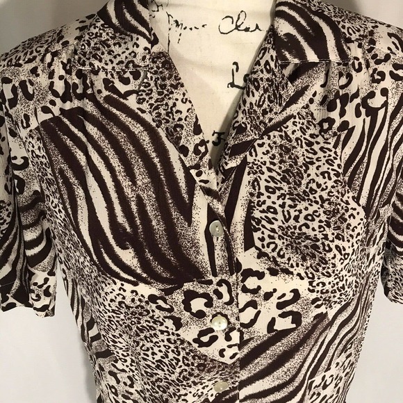 DonnKenny Classics Woman's Vintage Animal Print Button Down Blouse - Picture 4 of 7